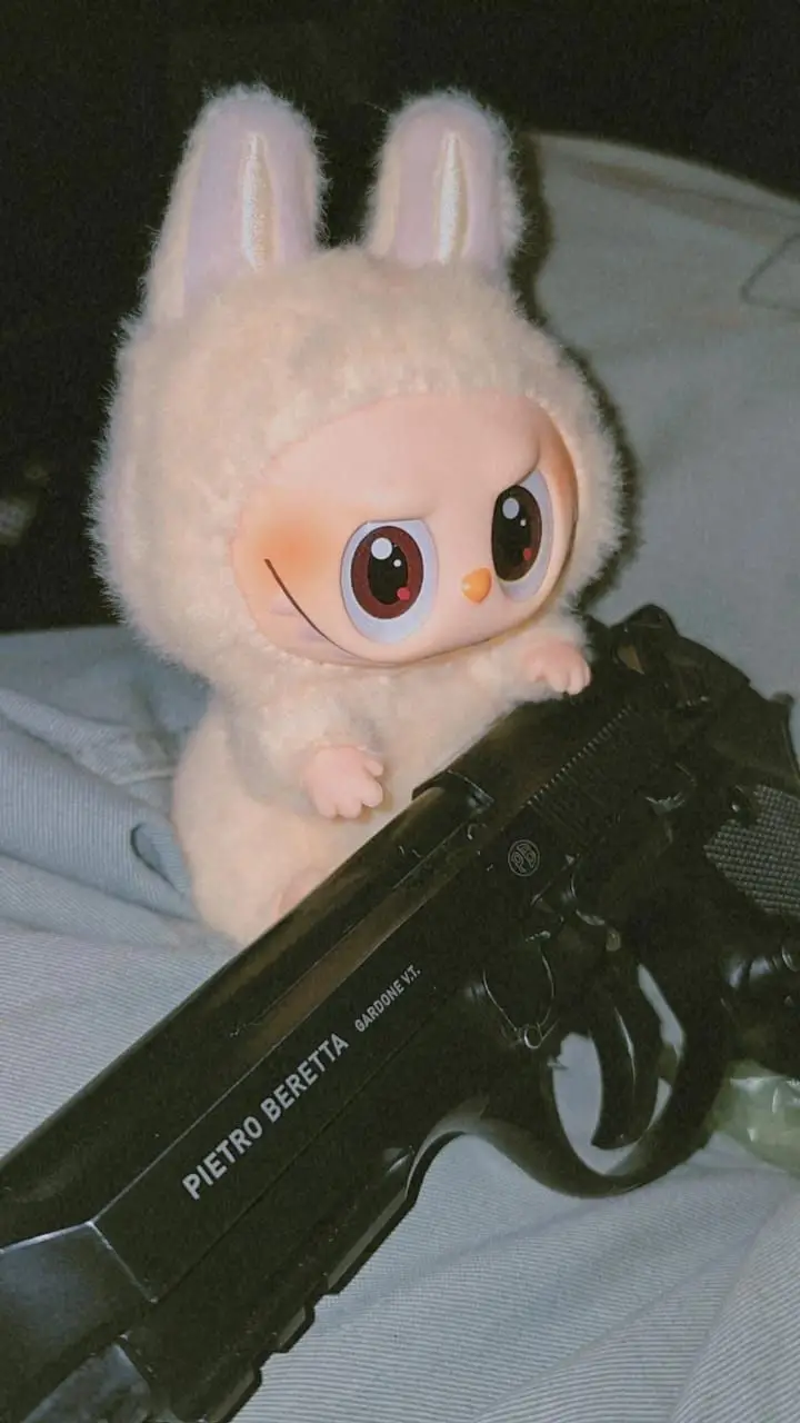 تصویر زمینه لبوبو بنفش